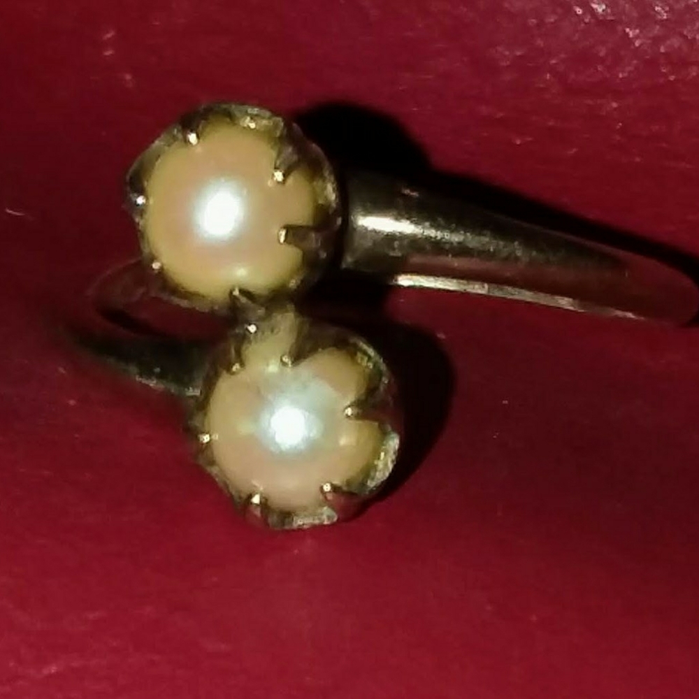 Vintage pearl ring
